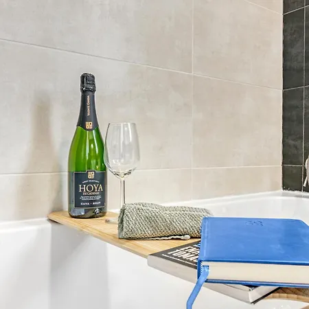 Horizon Blue I Private Pool Luxe I Free Parking I 3br