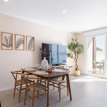 Horizon Blue I Private Pool Luxe I Free Parking I 3br Holiday home *