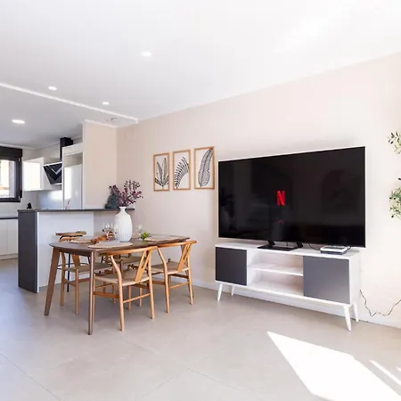 Horizon Blue I Private Pool Luxe I Free Parking I 3br Holiday home *